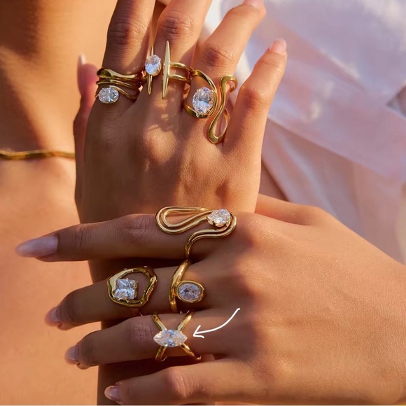 18K Gold Plated - Ring with Crystal Accent - Picture 2 of 7